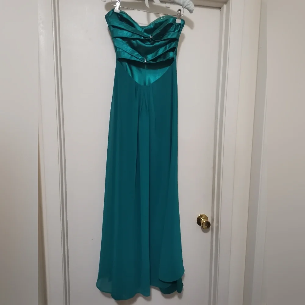 La Femme Green Prom Dress - Picture 2 of 7